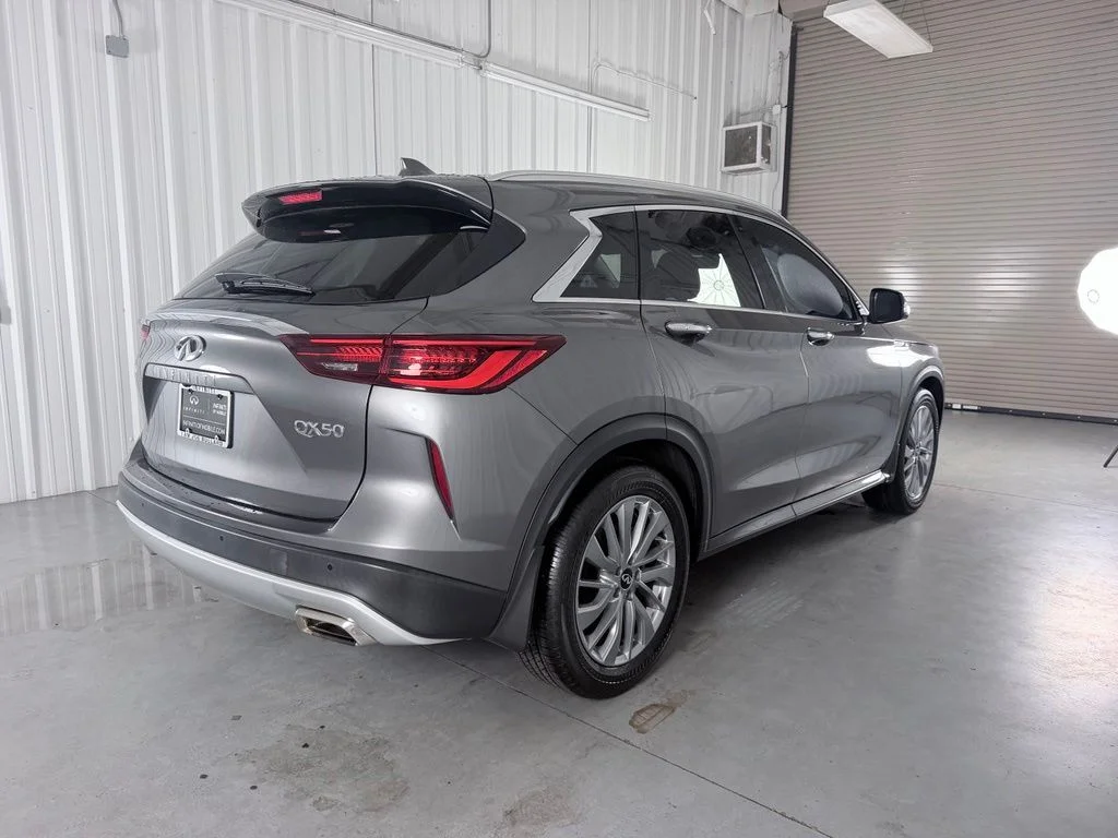 Used 2023 Gray INFINITI LUXE image 5