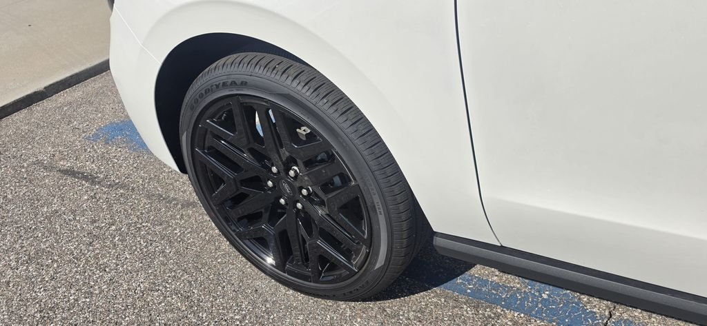 New 2026 Star White Metallic Tri-Coat Ford MAX Platinum® image 16