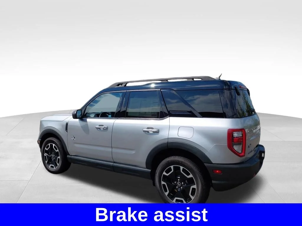 Used 2023 Silver Metallic Ford Outer Banks image 18