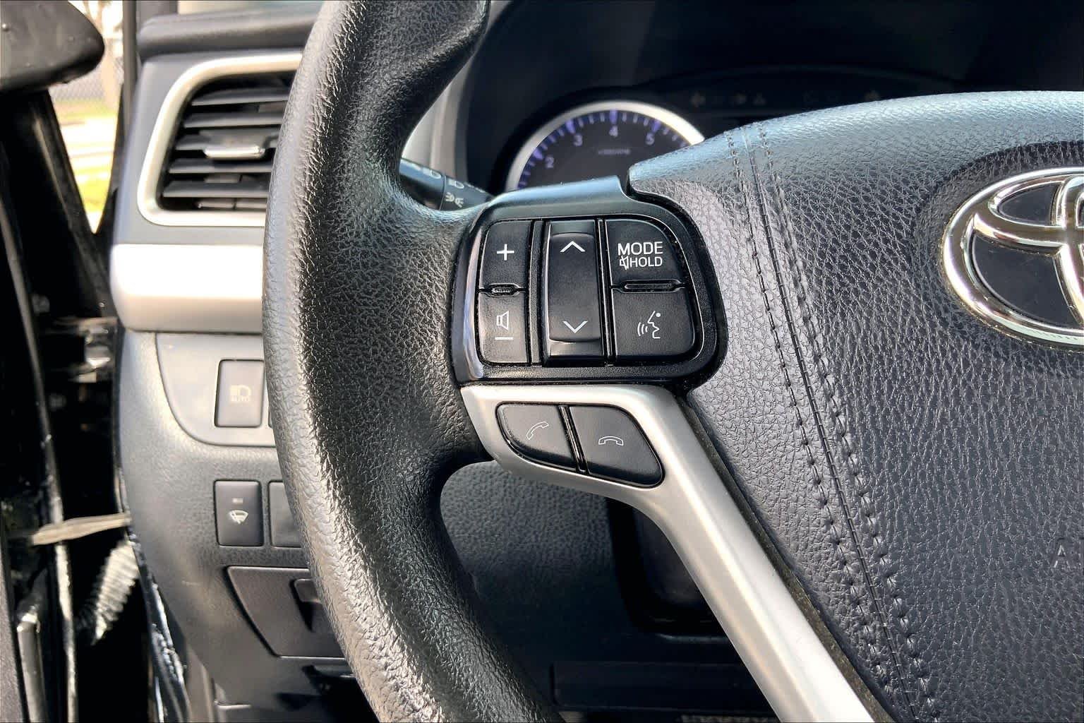 Used 2019 Midnight Black Metallic Toyota LE image 23
