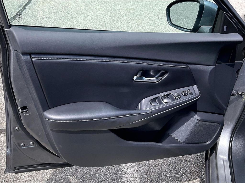 Used 2020 Gray Nissan S image 9