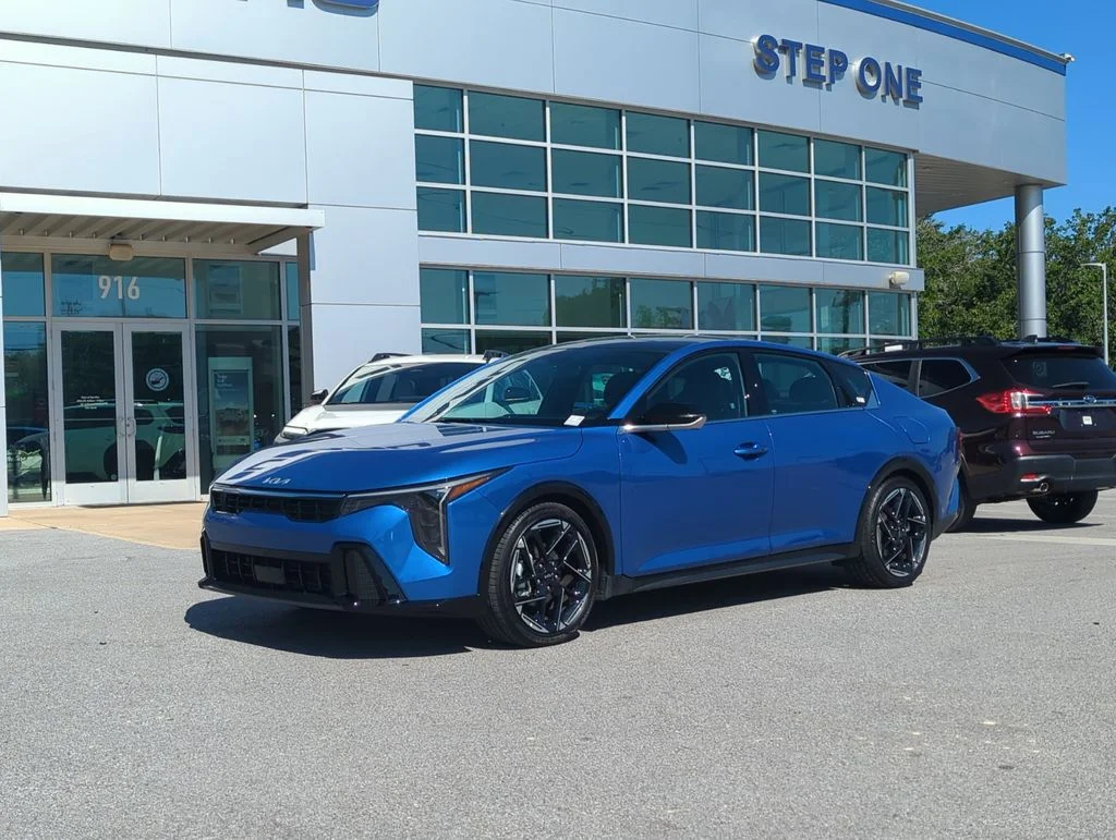 2025 Kia K4 GT-Line AT's photo