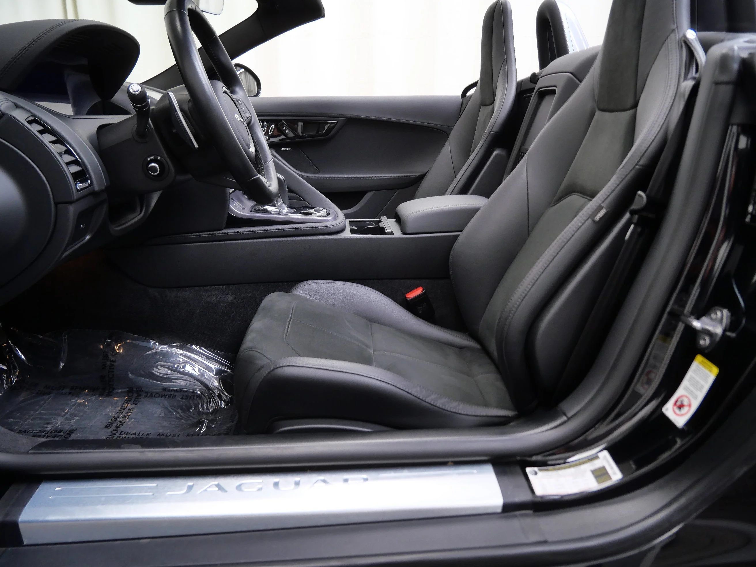Used 2023  Jaguar P450 image 21