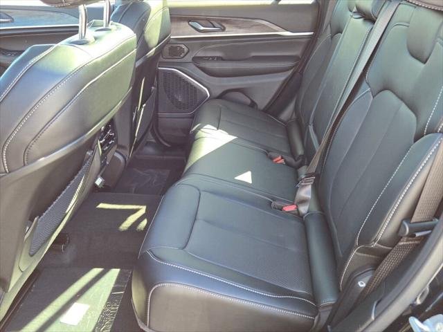 New 2026 Diamond Black Crystal Pearlcoat Jeep Limited image 47