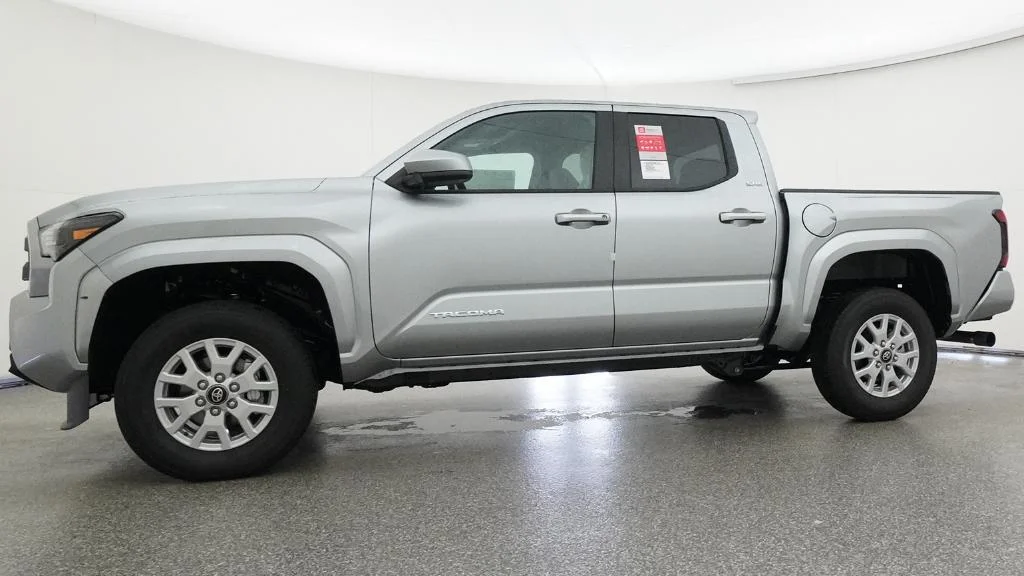 2026 Toyota Tacoma SR5 - Photo 11
