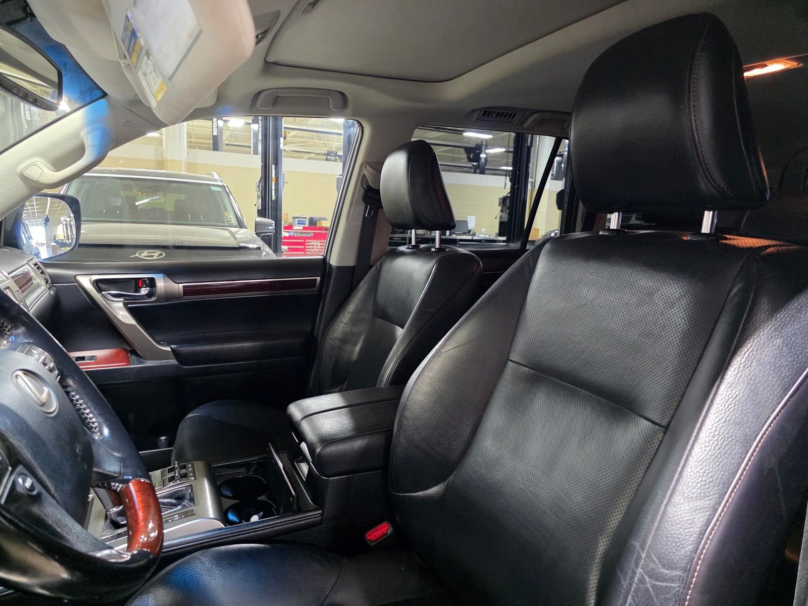 Used 2016 Gray Pearl Lexus 460 image 24