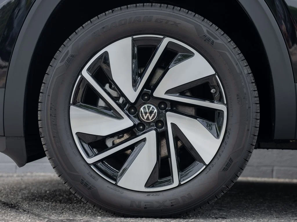 New 2026 Deep Black Pearl Volkswagen 2.0T SE W/TECHNOLOGY image 7