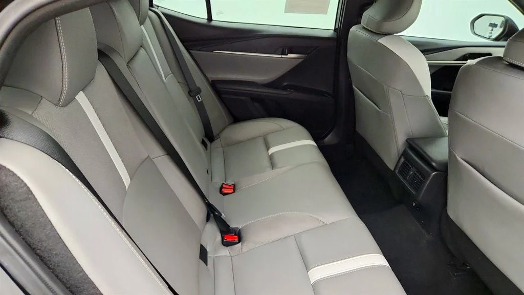 Used 2025 Midnight Black Metallic Toyota SE w/ Moonroof & Multimedia Upgrade Pkg image 22