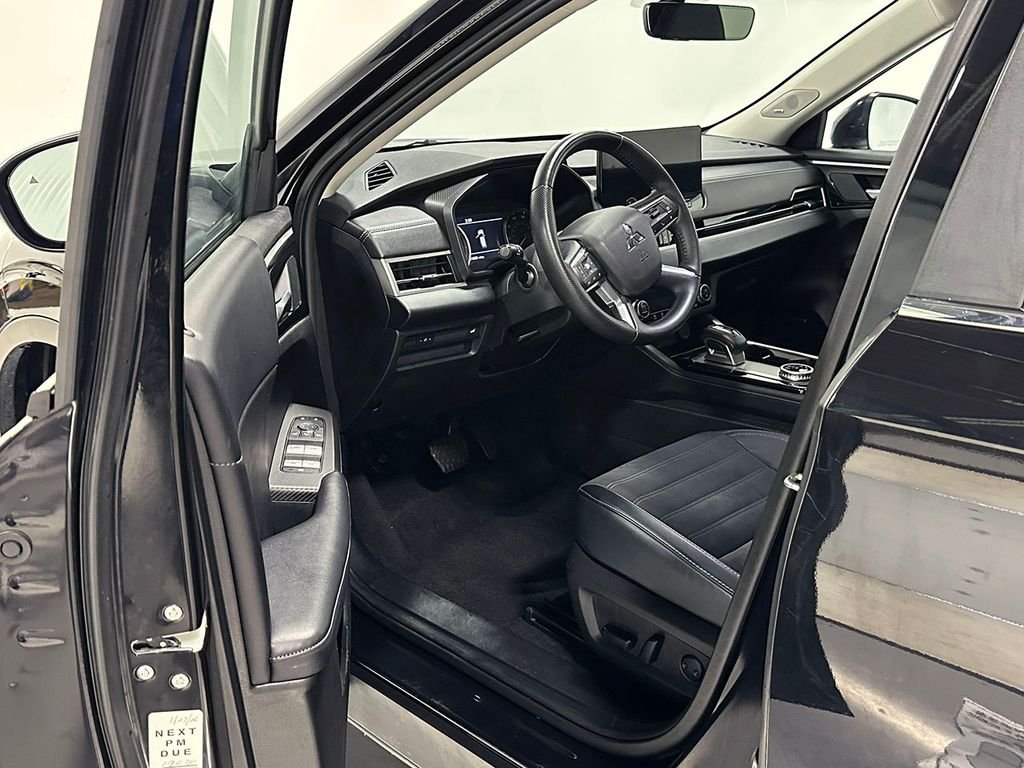Used 2025 Silver Mitsubishi  image 20