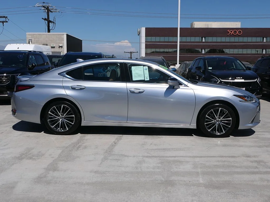 Used 2023 Silver Lexus 300h image 2
