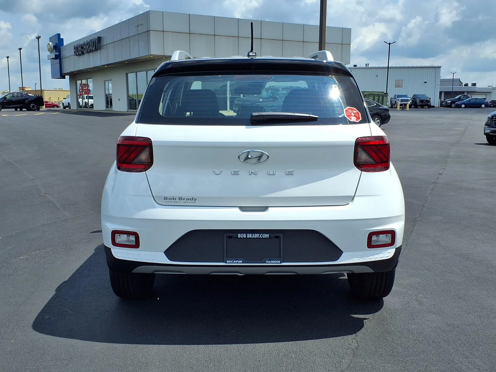 New 2026 Lunar White/Black Roof Hyundai SEL image 18