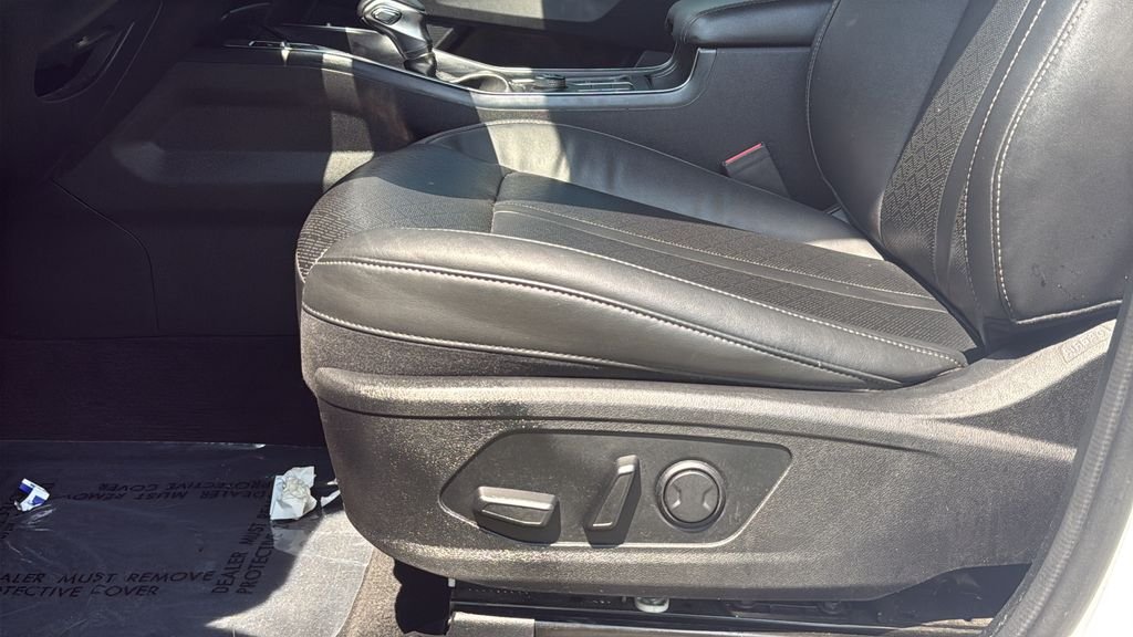 Used 2022 White Kia S image 23
