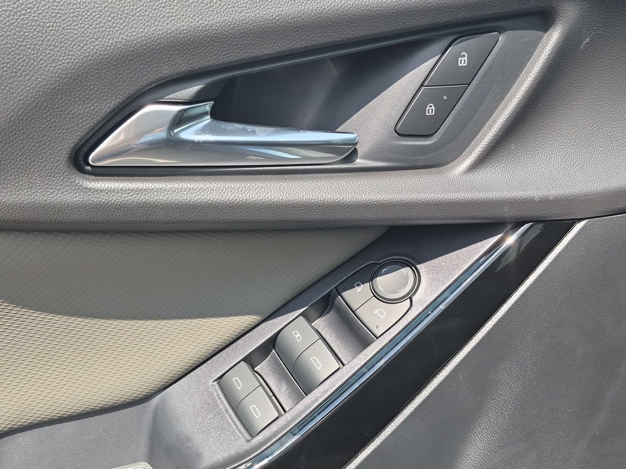 2027 Chevrolet Equinox LT - Photo 24