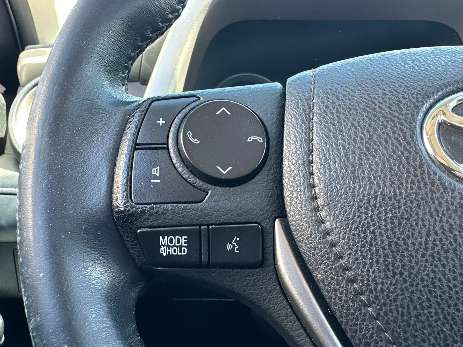 Used 2017 Black Toyota XLE image 20