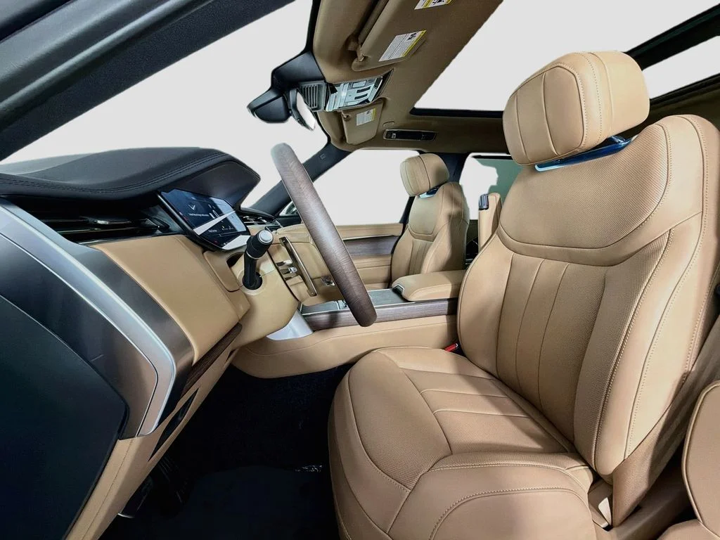New 2026 Eiger Grey Land Rover SE image 22