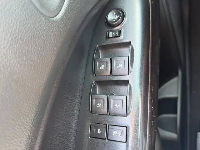 Used 2022 White GMC Elevation image 31
