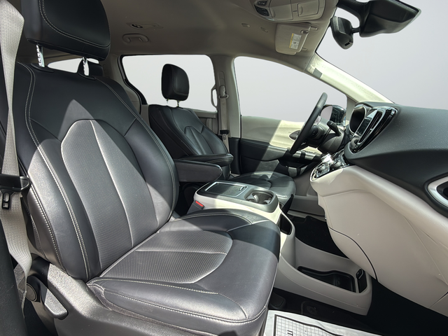 Used 2024 White Chrysler Touring L image 10