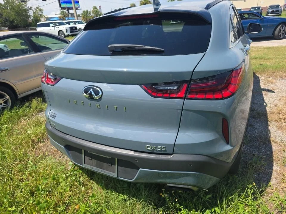 Certified Used 2023 Gray INFINITI LUXE image 4