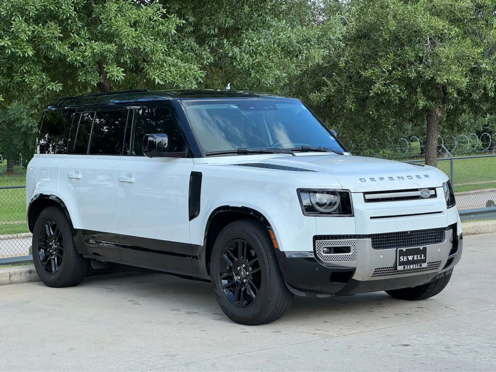 Used 2023 WHT Land Rover S image 3