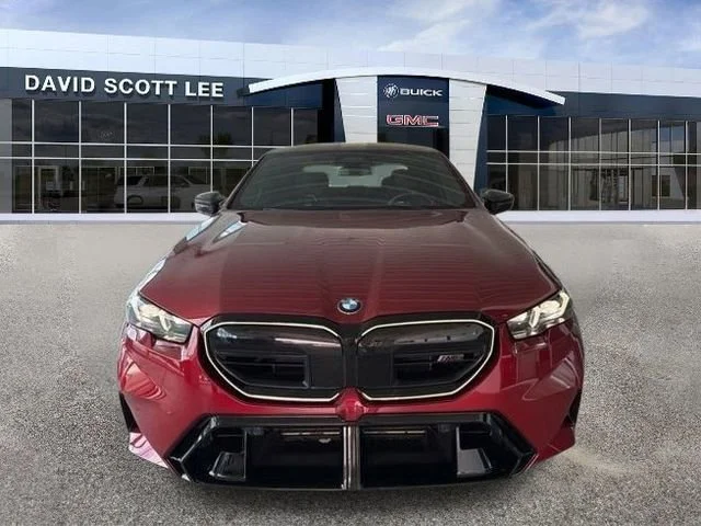 Used 2025 Vegas Red Metalli BMW  image 2