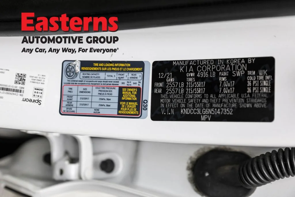 Used 2022 White Kia EX image 33