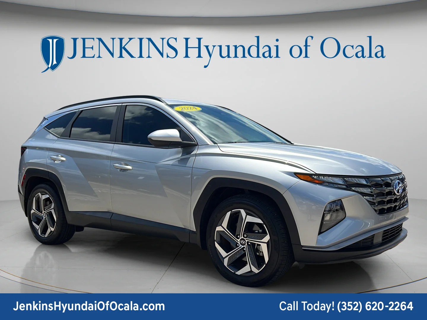 Used 2024 Shimmering Silver Hyundai SEL image 1
