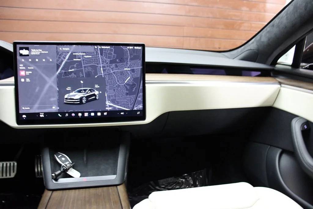 Used 2022 Solid Black Tesla Base image 32
