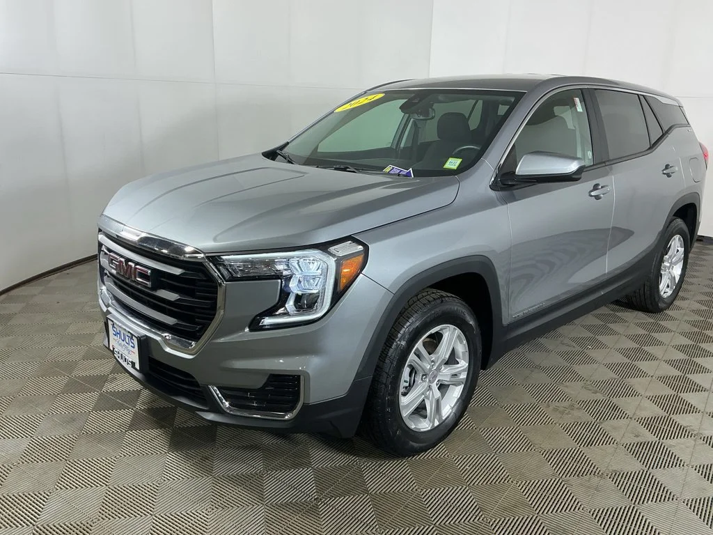 Used 2024 Sterling Metallic GMC SLE image 4