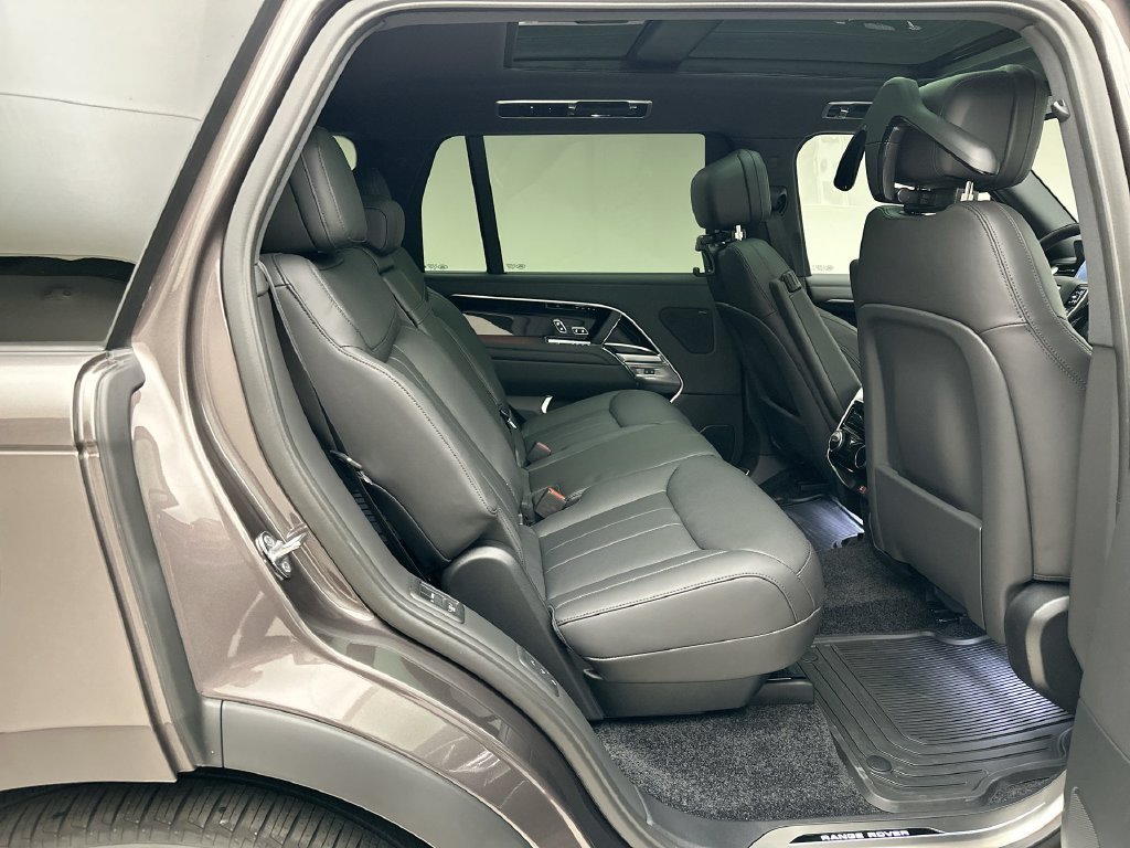 New 2027 Charente Grey Prem Met Land Rover SE image 7