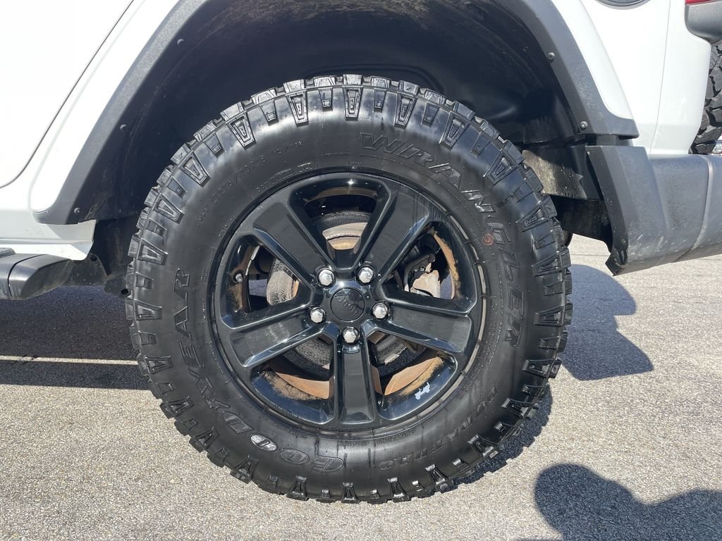 Used 2020 White Jeep Unlimited Sahara Altitude image 10