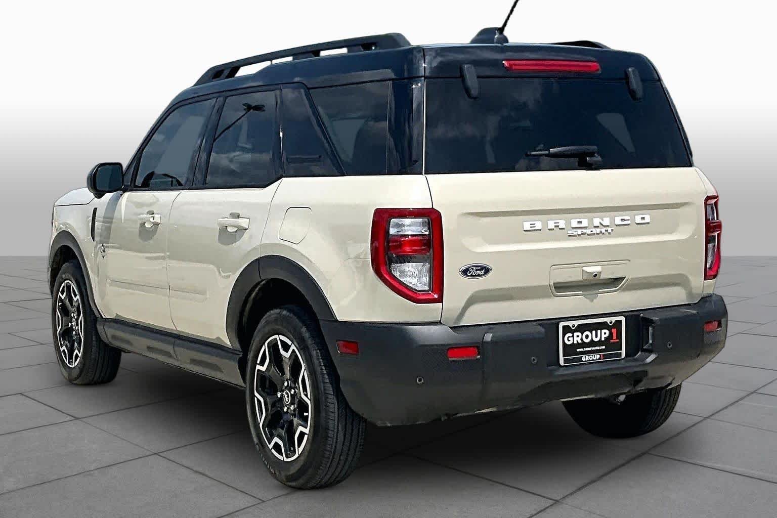 Used 2025 Desert Sand Ford Outer Banks image 12