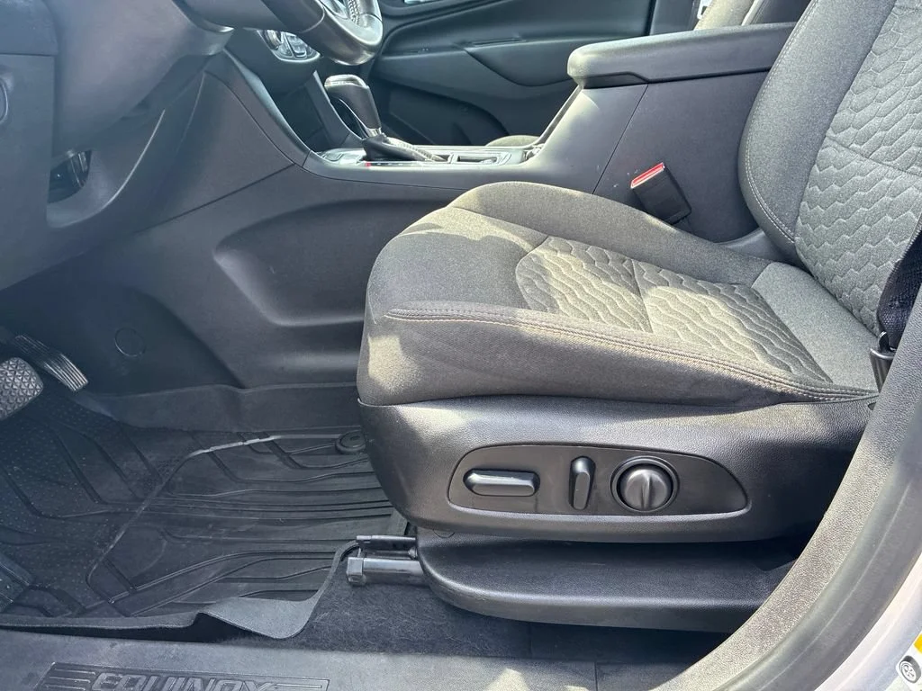 Used 2021 SILVER ICE METALLIC Chevrolet LT image 28