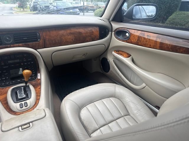 Used 2003  Jaguar Base image 21