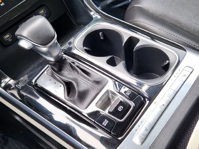 Used 2022 Black Kia EX image 21
