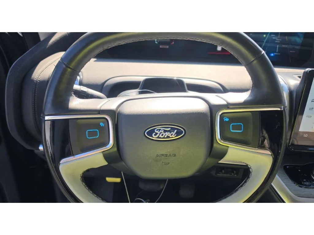 Used 2025 Agate Black Metallic Ford Platinum image 9