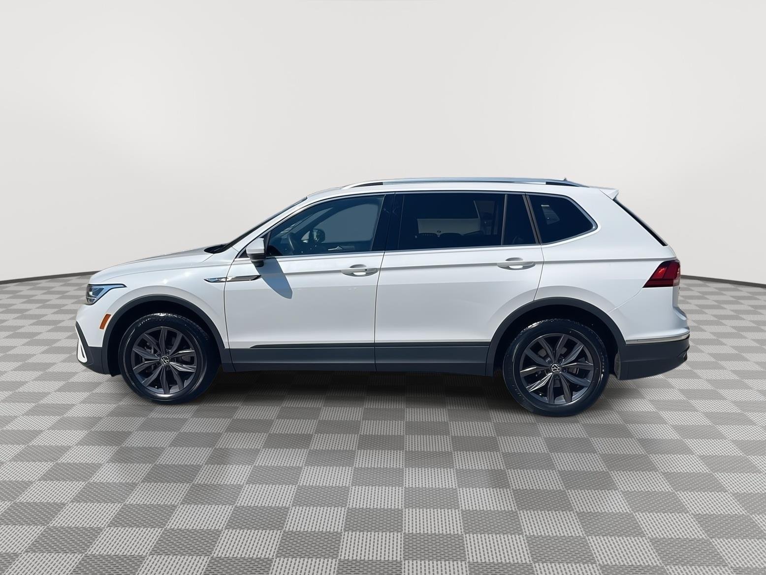 Used 2023 Opal White Pearl Volkswagen SE image 8