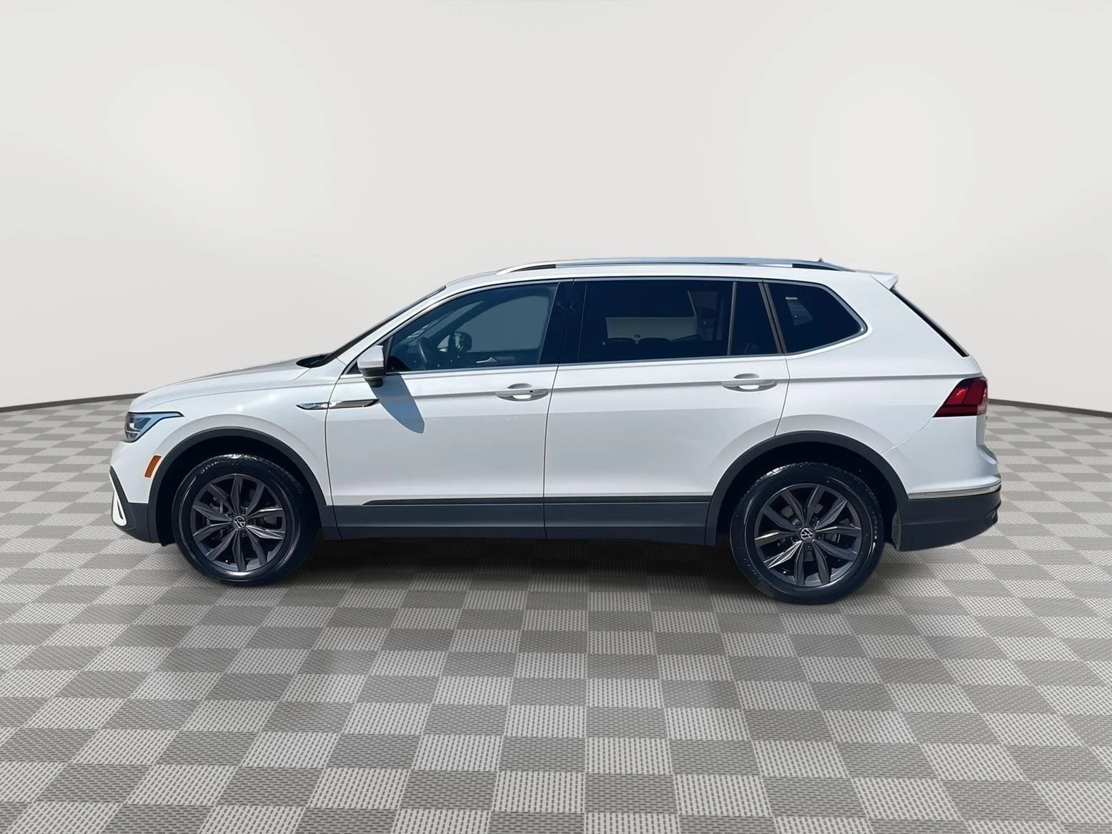 Used 2023 Opal White Pearl Volkswagen SE image 8
