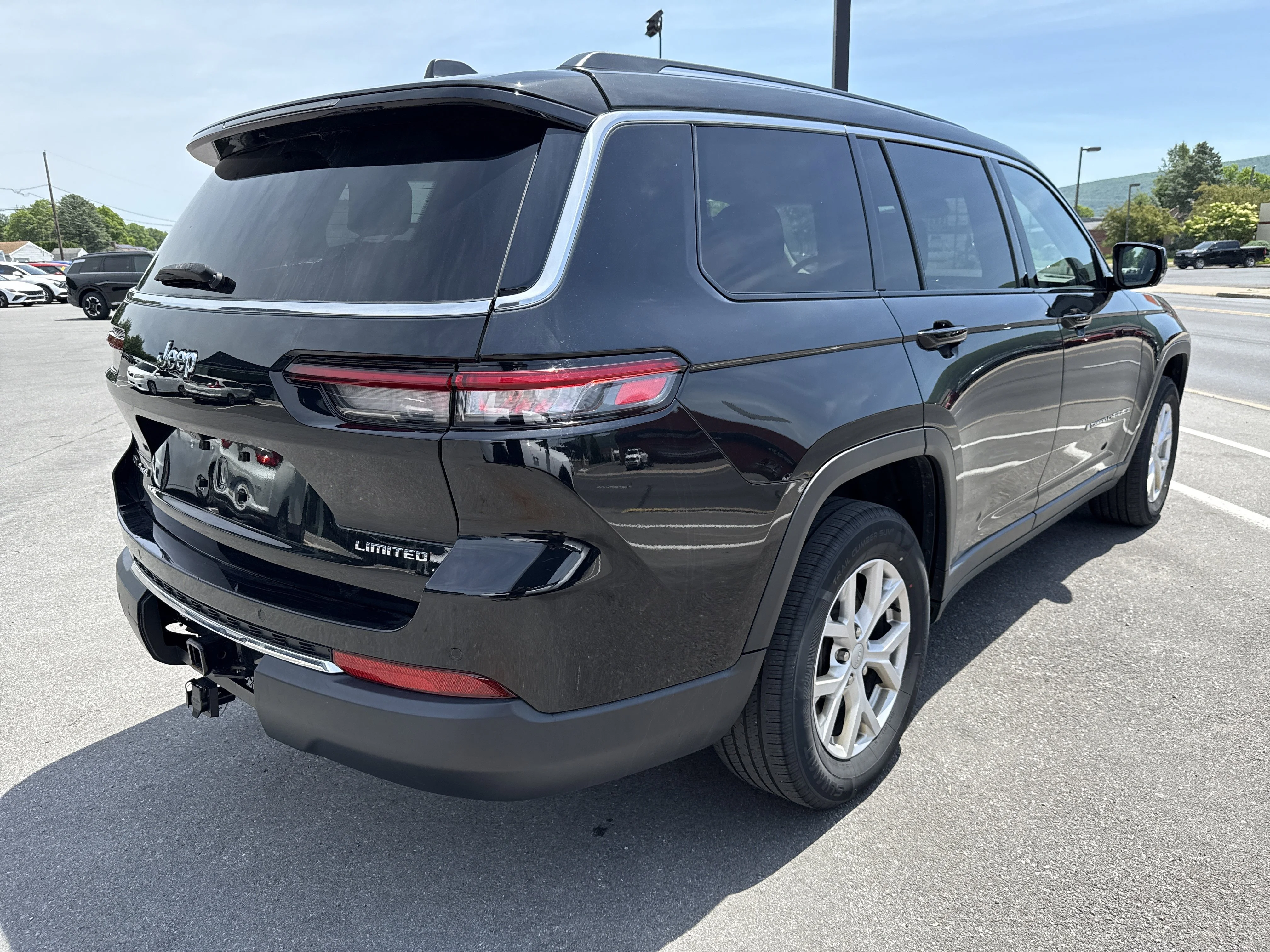 Used 2021 Diamond Black Crystal Pearlcoat Jeep Limited image 3