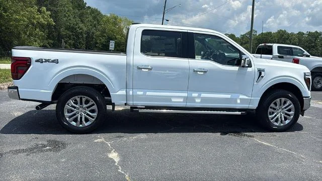 New 2026 Oxford White Ford Lariat® image 34