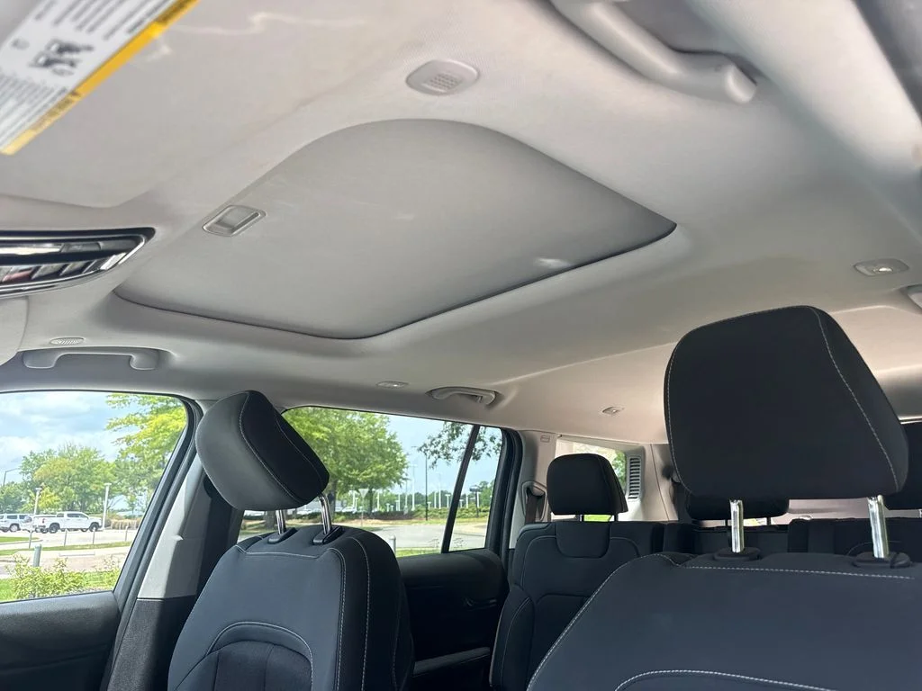 Used 2023 Gray Metallic Jeep Laredo image 31