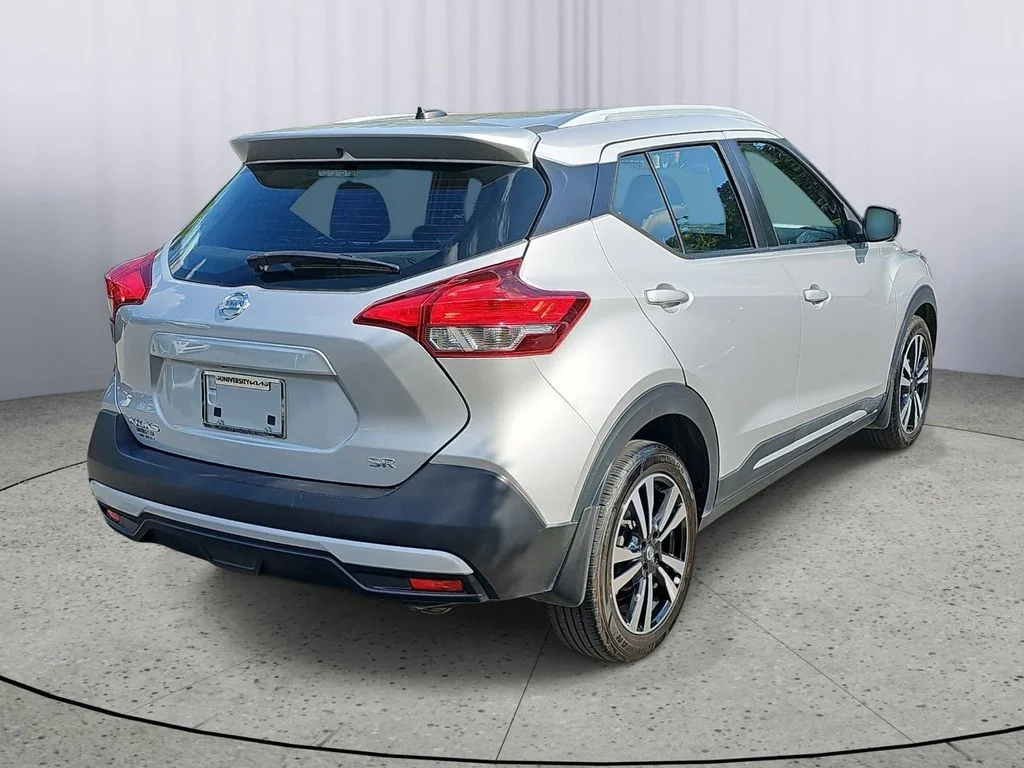 Used 2019 Silver Nissan SR image 3