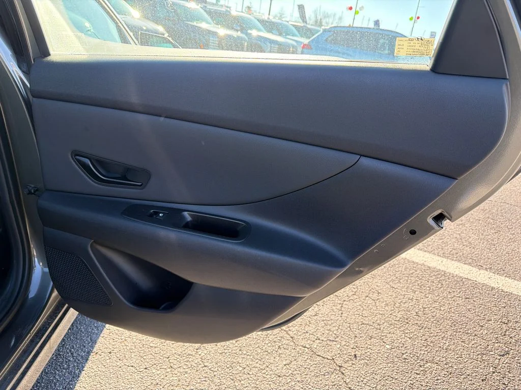 Used 2025 Gray Hyundai SEL Sport image 16