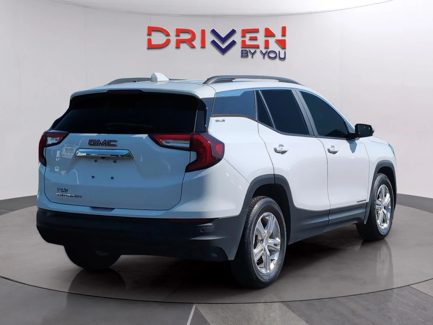 Used 2022 Summit White GMC SLE image 5