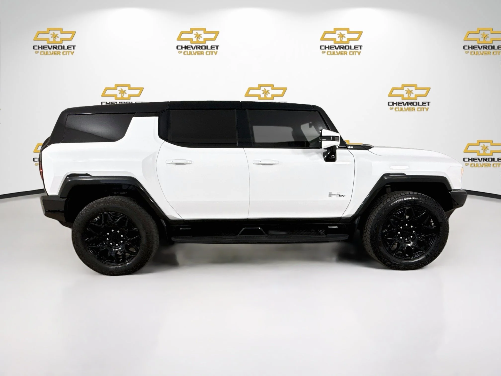 Used 2025 Interstellar White GMC 2X image 9