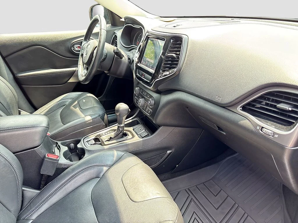 Used 2020 Diamond Black Jeep Limited image 25