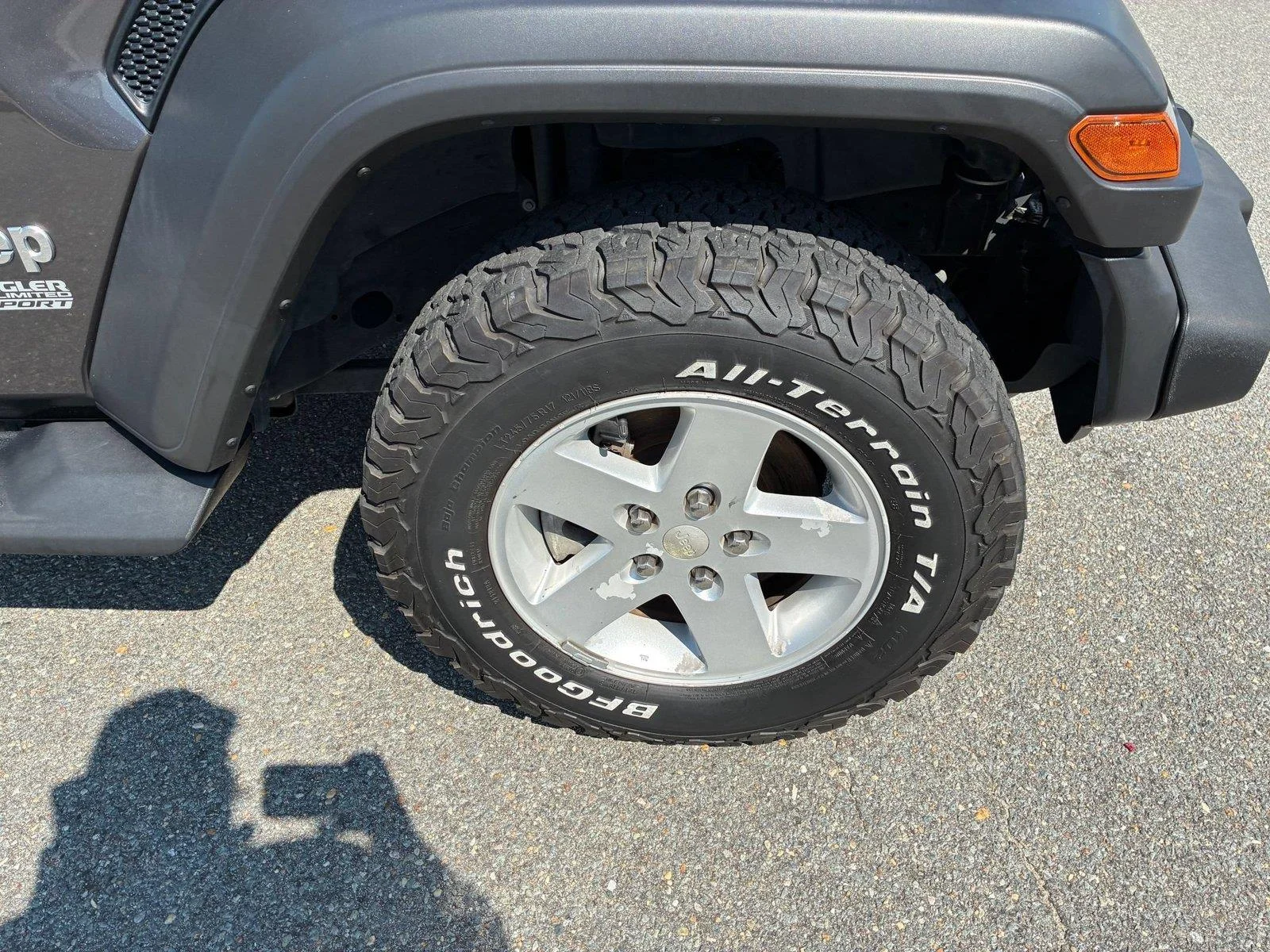 Used 2021 Granite Crystal Metallic Clearcoat Jeep Unlimited Sport S image 9