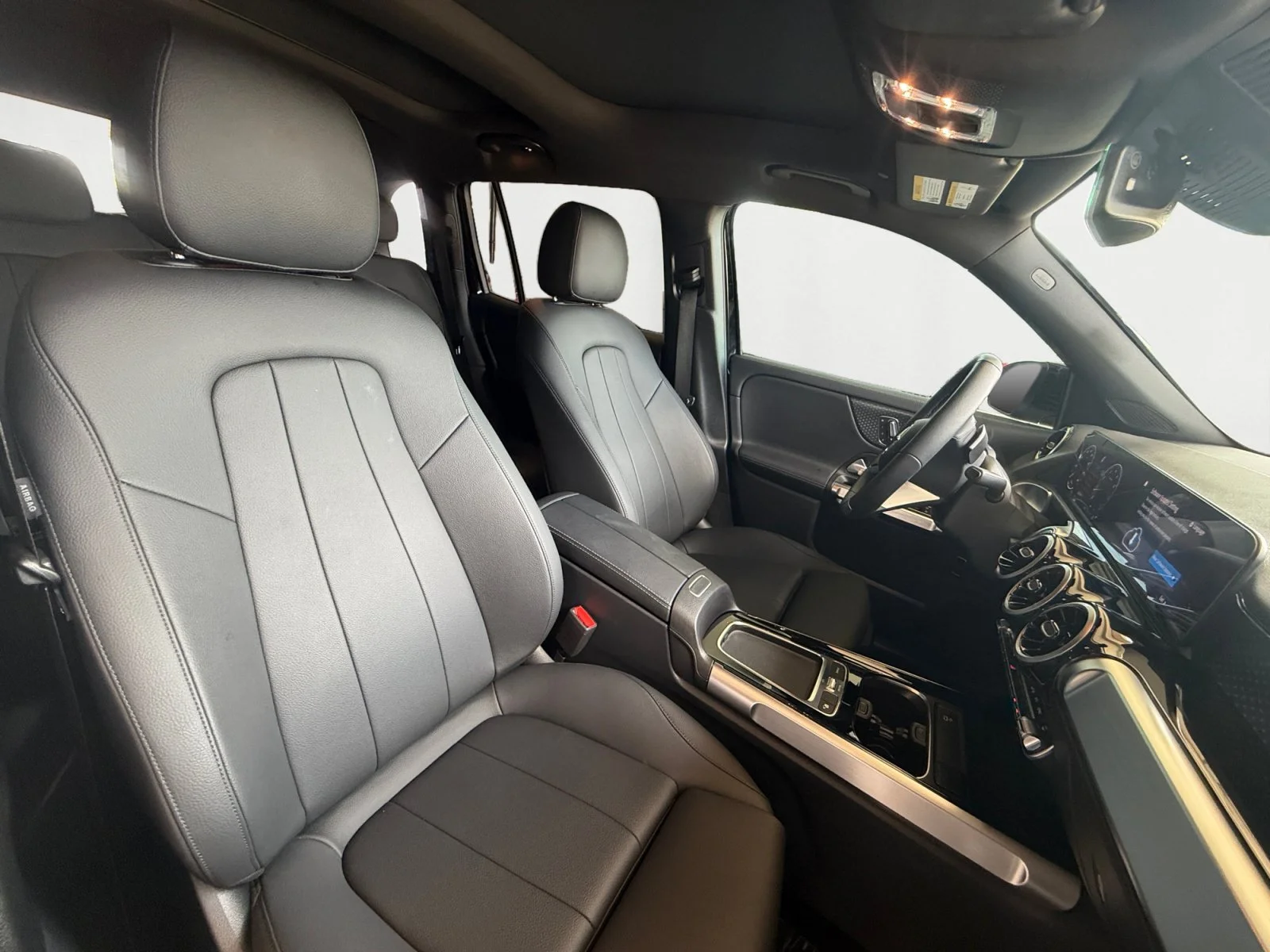 Used 2026 Black Mercedes-Benz GLB 250 image 15