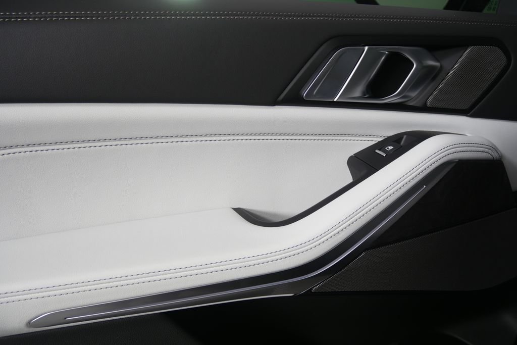 New 2026 Carbon Black Metallic BMW sDrive40i image 13