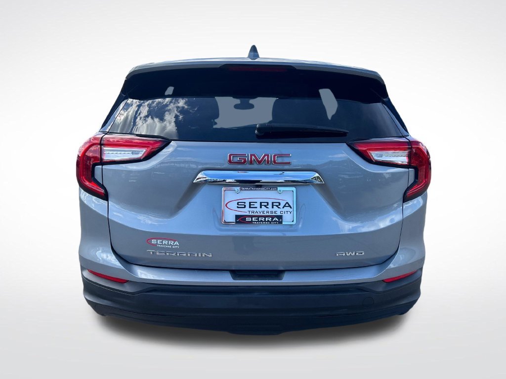 Used 2024 Silver GMC SLE image 4