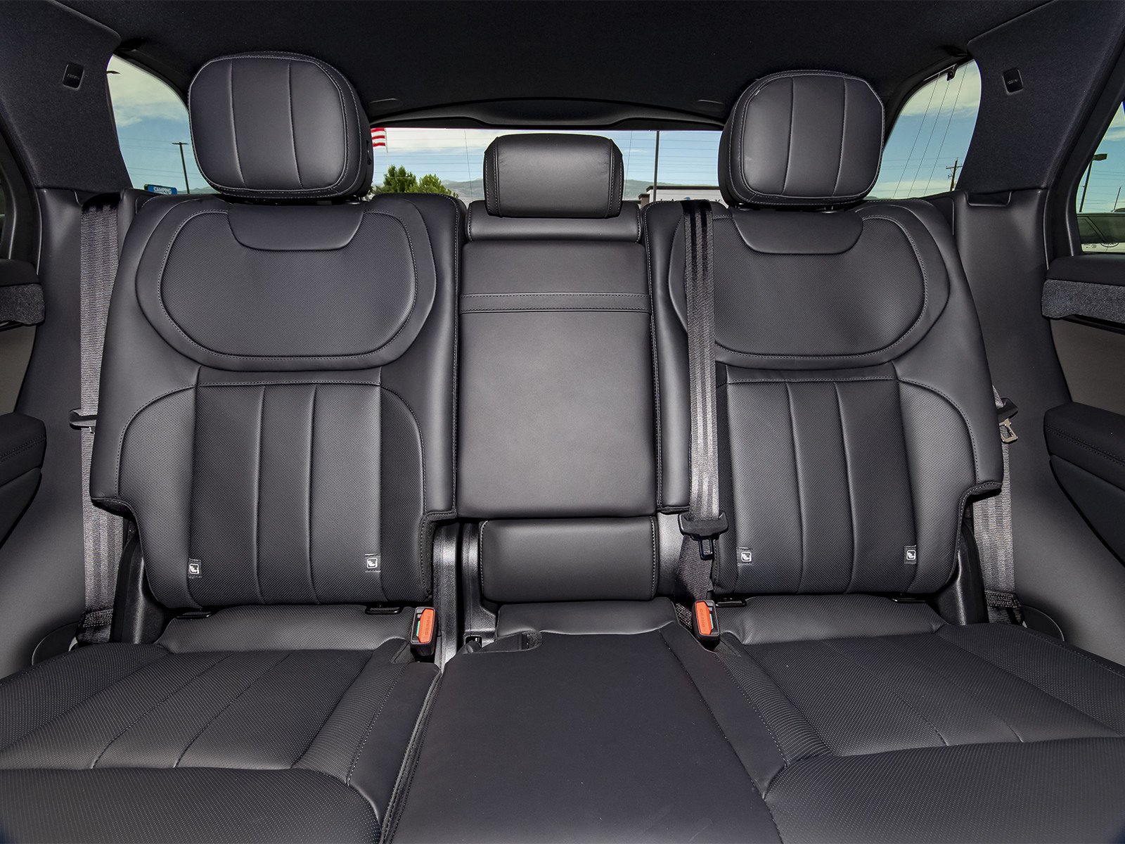 New 2026 Santorini Black Land Rover SE image 44